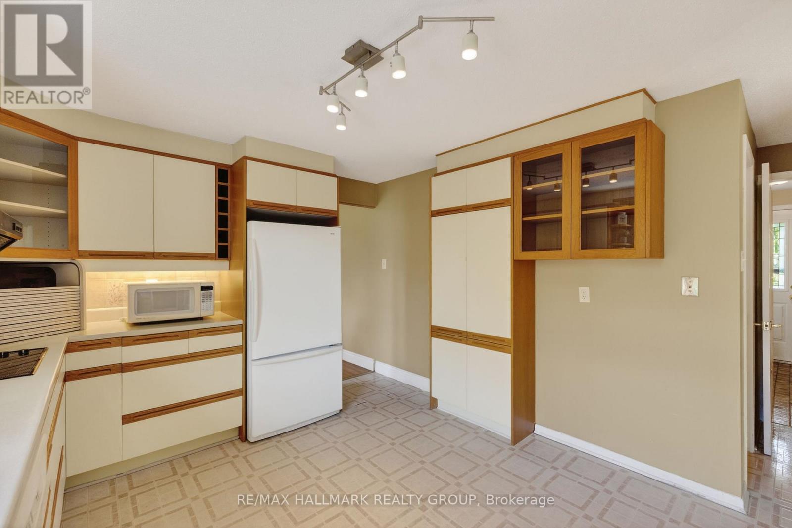 2067 Woodglen Crescent, Ottawa, Ontario  K1J 6G6 - Photo 15 - X13250632