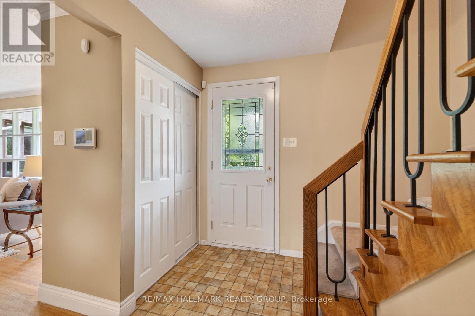 2067 Woodglen Crescent, Ottawa, Ontario  K1J 6G6 - Photo 3 - X13250632