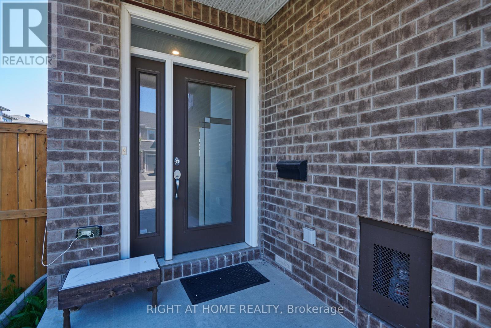45 Mandevilla Crescent, Ottawa, Ontario  K1T 0Y2 - Photo 3 - X13251162