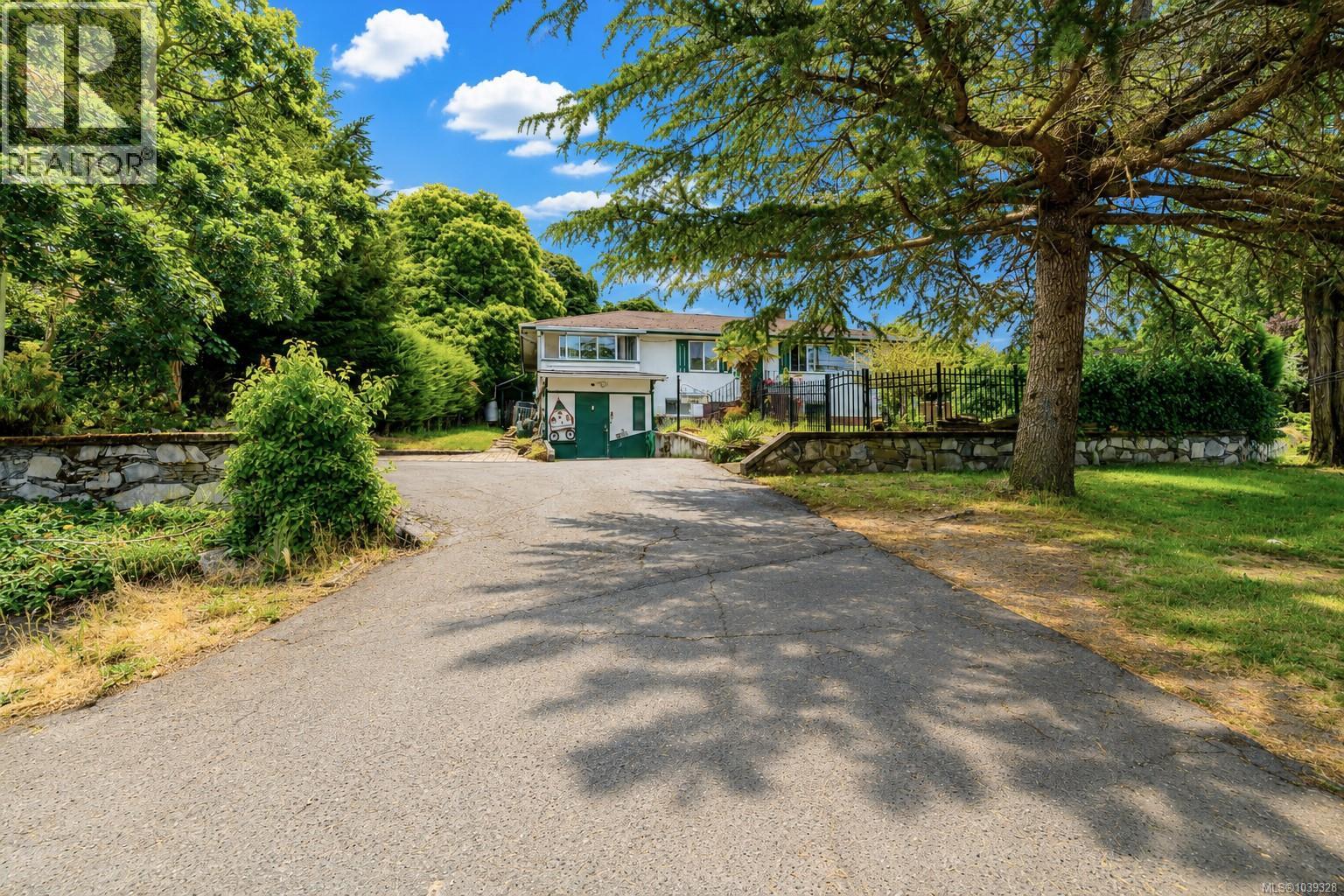 3803 Merriman Dr, Saanich, British Columbia
