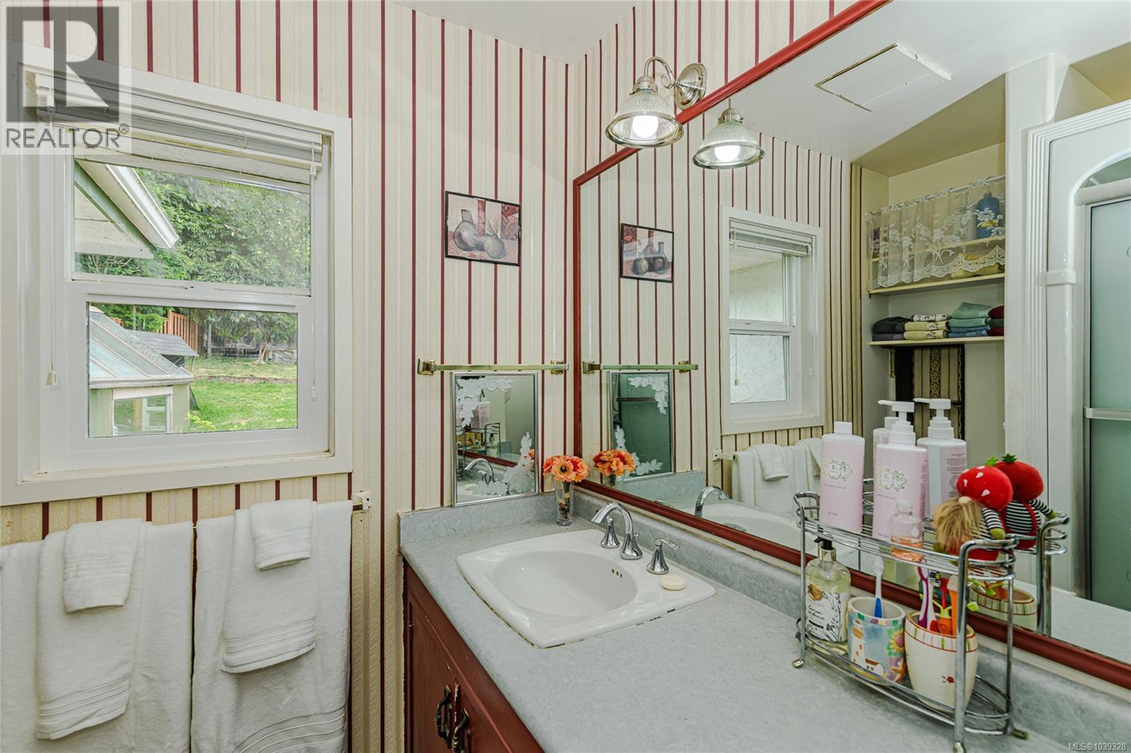 3803 Merriman Dr, Saanich, British Columbia  V8P 2S9 - Photo 10 - 1039328