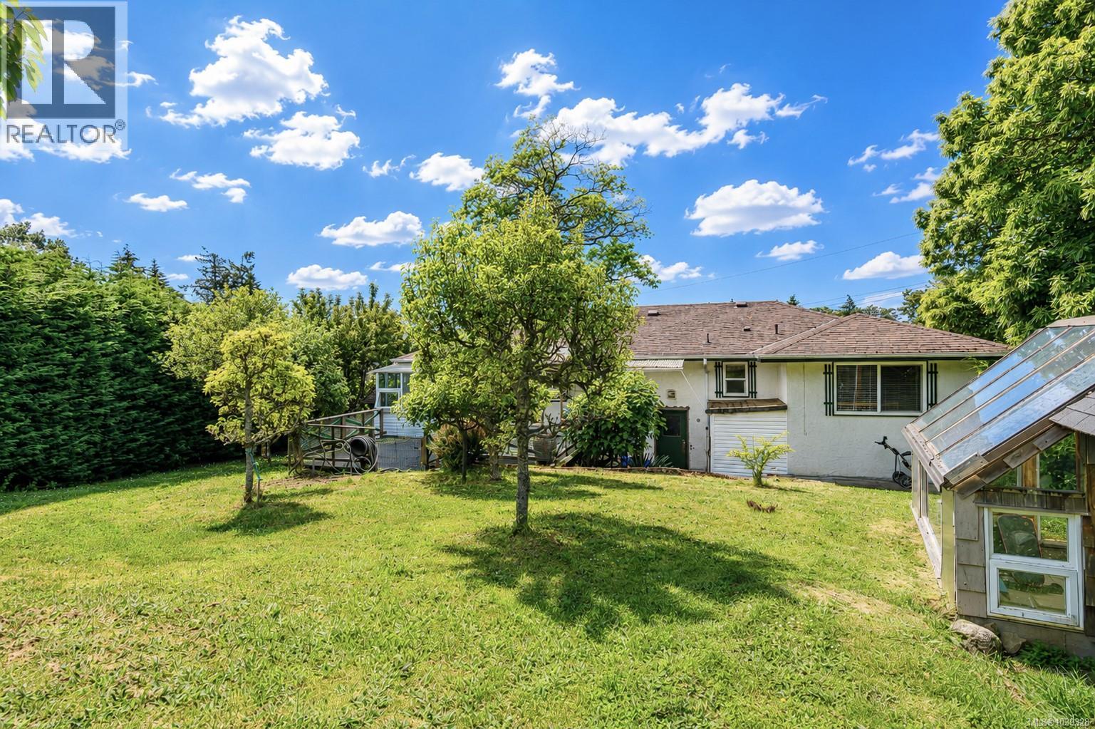 3803 Merriman Dr, Saanich, British Columbia  V8P 2S9 - Photo 24 - 1039328