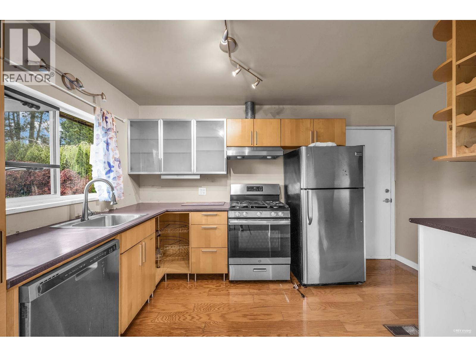 2705 Henry Street, Port Moody, British Columbia  V3H 2J8 - Photo 10 - R3132028