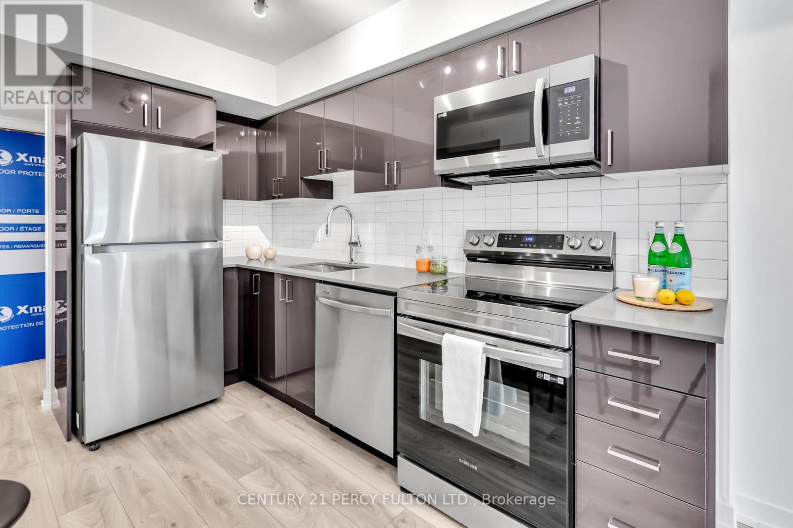 210 - 1455 Celebration Drive, Pickering, Ontario  L1W 1L8 - Photo 7 - E13250640