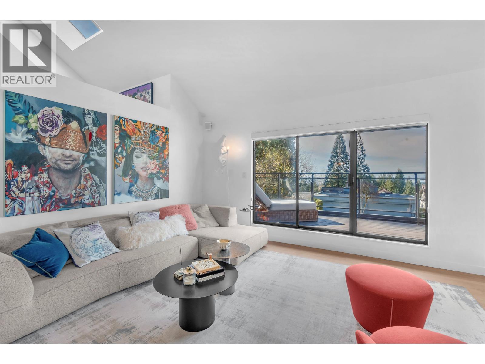 5706 Owl Court, North Vancouver, British Columbia  V7R 4V6 - Photo 3 - R3132783
