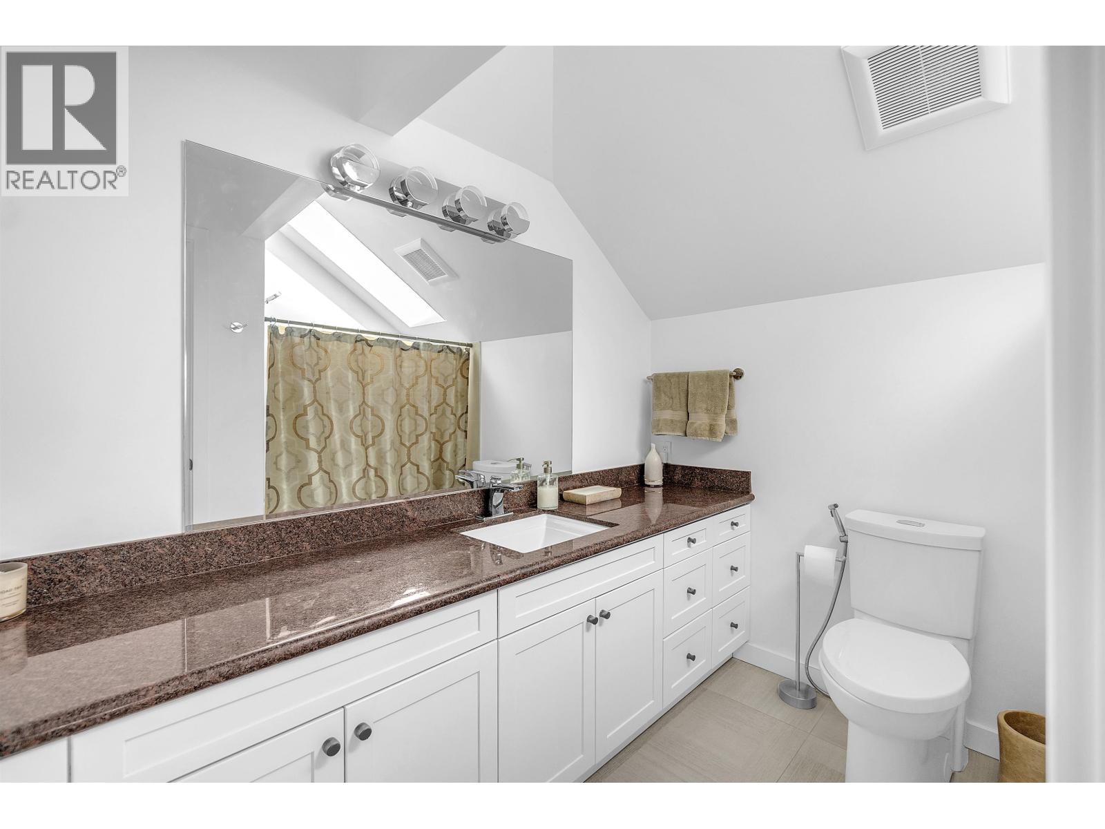 5706 Owl Court, North Vancouver, British Columbia  V7R 4V6 - Photo 33 - R3132783