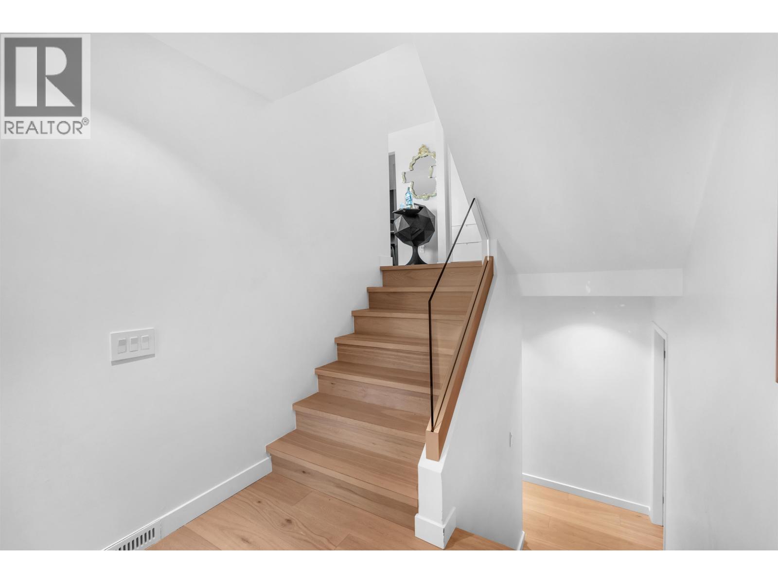 5706 Owl Court, North Vancouver, British Columbia  V7R 4V6 - Photo 34 - R3132783