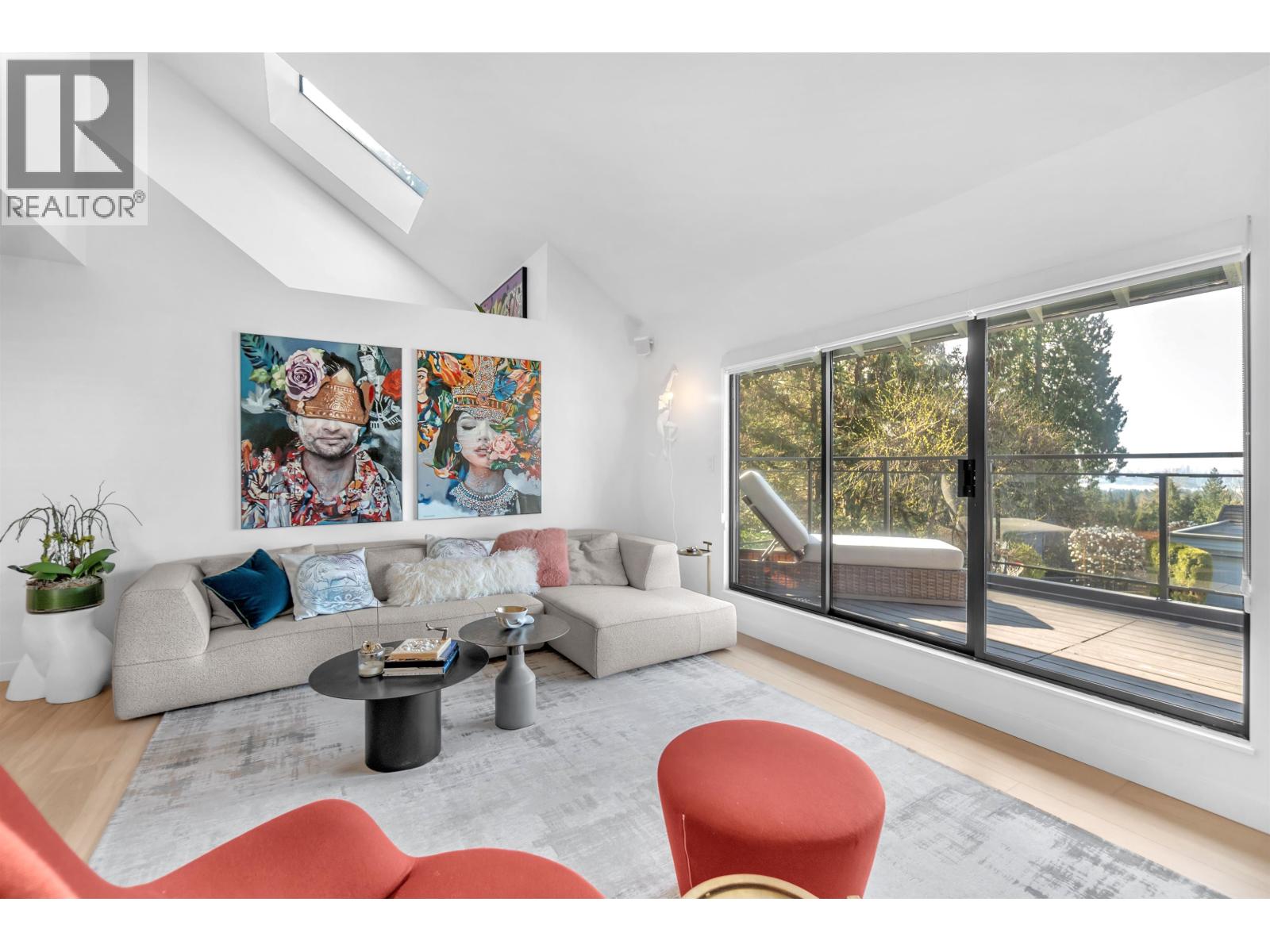 5706 Owl Court, North Vancouver, British Columbia  V7R 4V6 - Photo 4 - R3132783