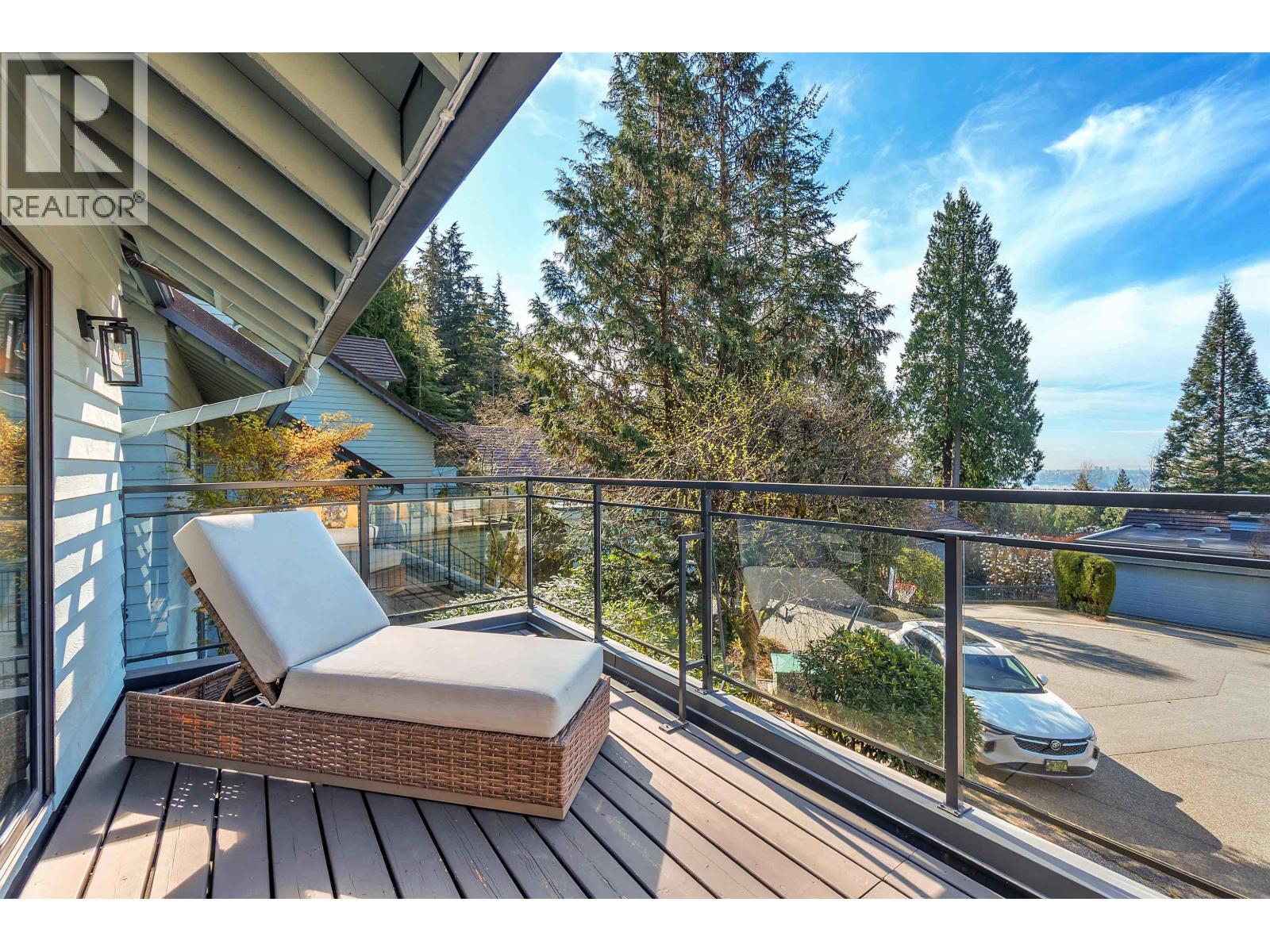 5706 Owl Court, North Vancouver, British Columbia  V7R 4V6 - Photo 6 - R3132783