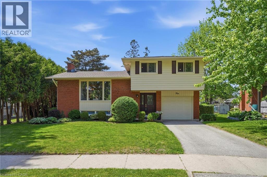 4 BRADLEY Place, Kitchener, Ontario