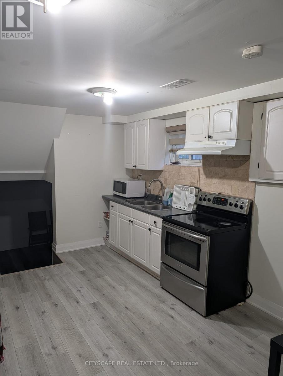 6393 Chaumont Crescent, Mississauga, Ontario  L5N 2M7 - Photo 2 - W13250904
