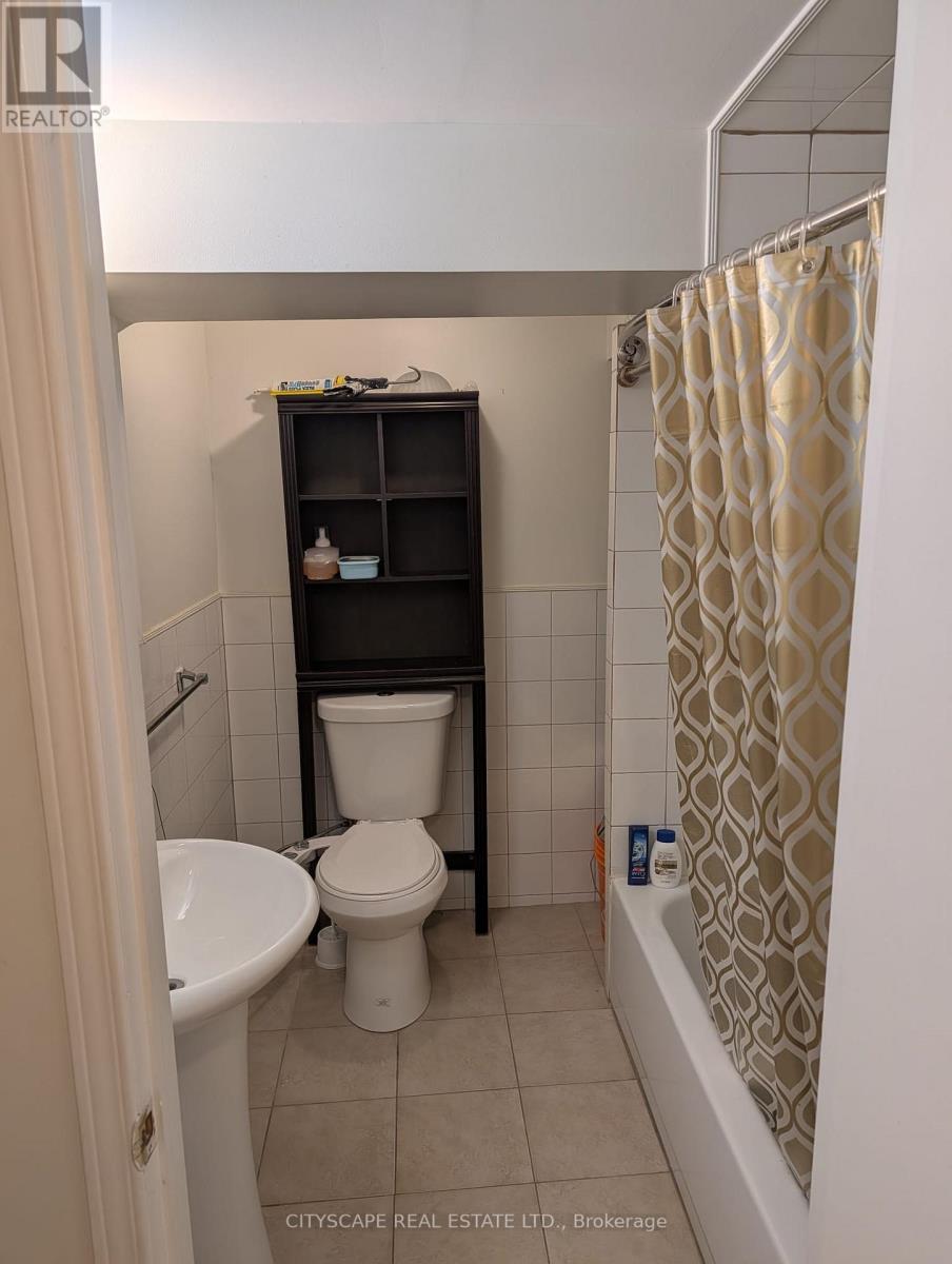 6393 Chaumont Crescent, Mississauga, Ontario  L5N 2M7 - Photo 3 - W13250904
