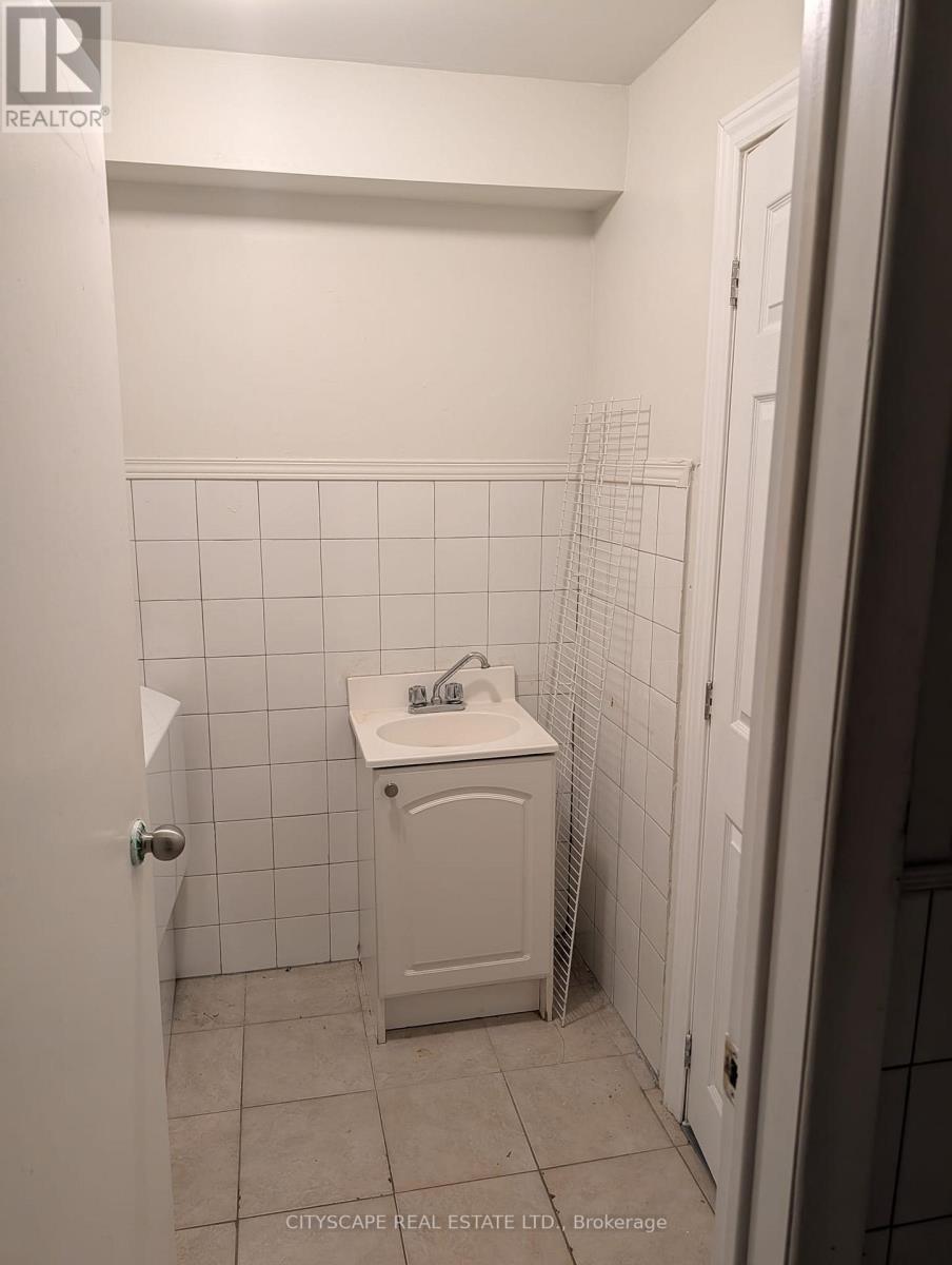 6393 Chaumont Crescent, Mississauga, Ontario  L5N 2M7 - Photo 4 - W13250904