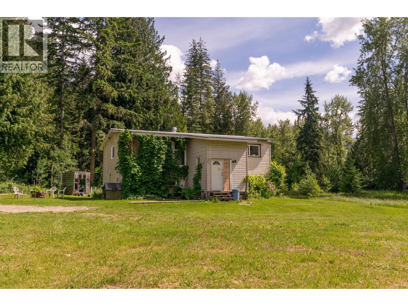 34 West Poirier Road, Mara, British Columbia
