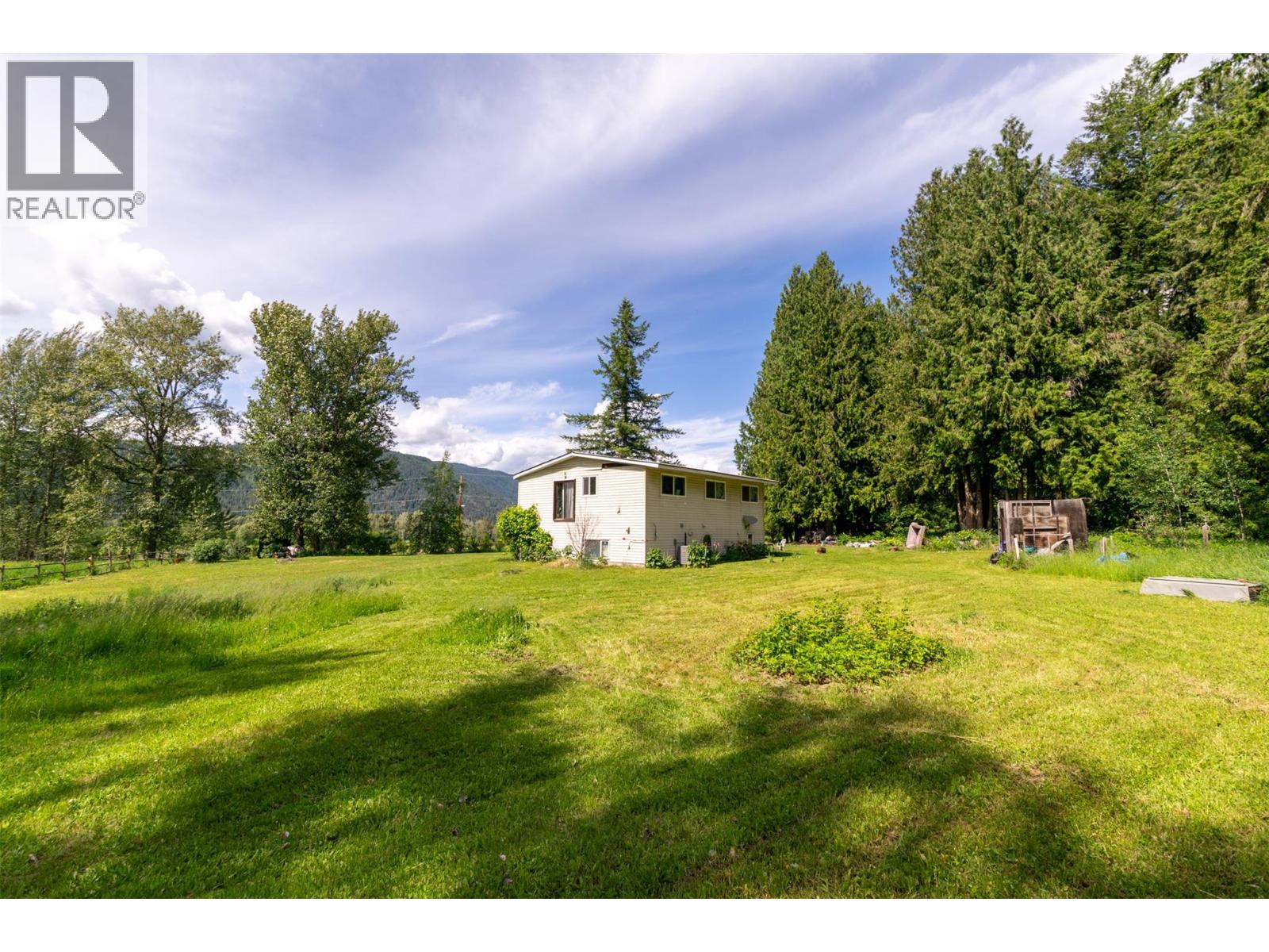 34 West Poirier Road, Mara, British Columbia  V0E 2K0 - Photo 29 - 10390122