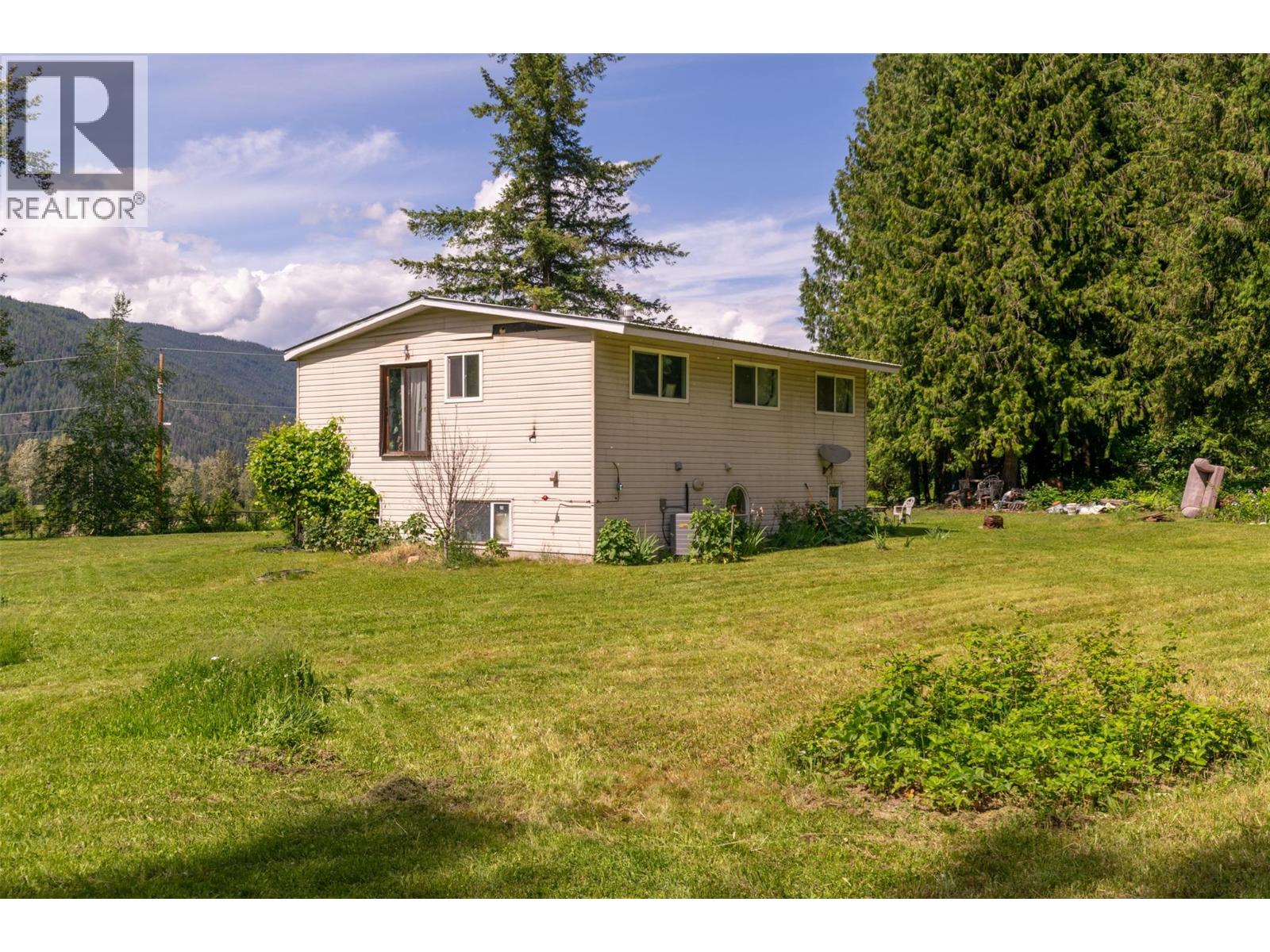 34 West Poirier Road, Mara, British Columbia  V0E 2K0 - Photo 30 - 10390122