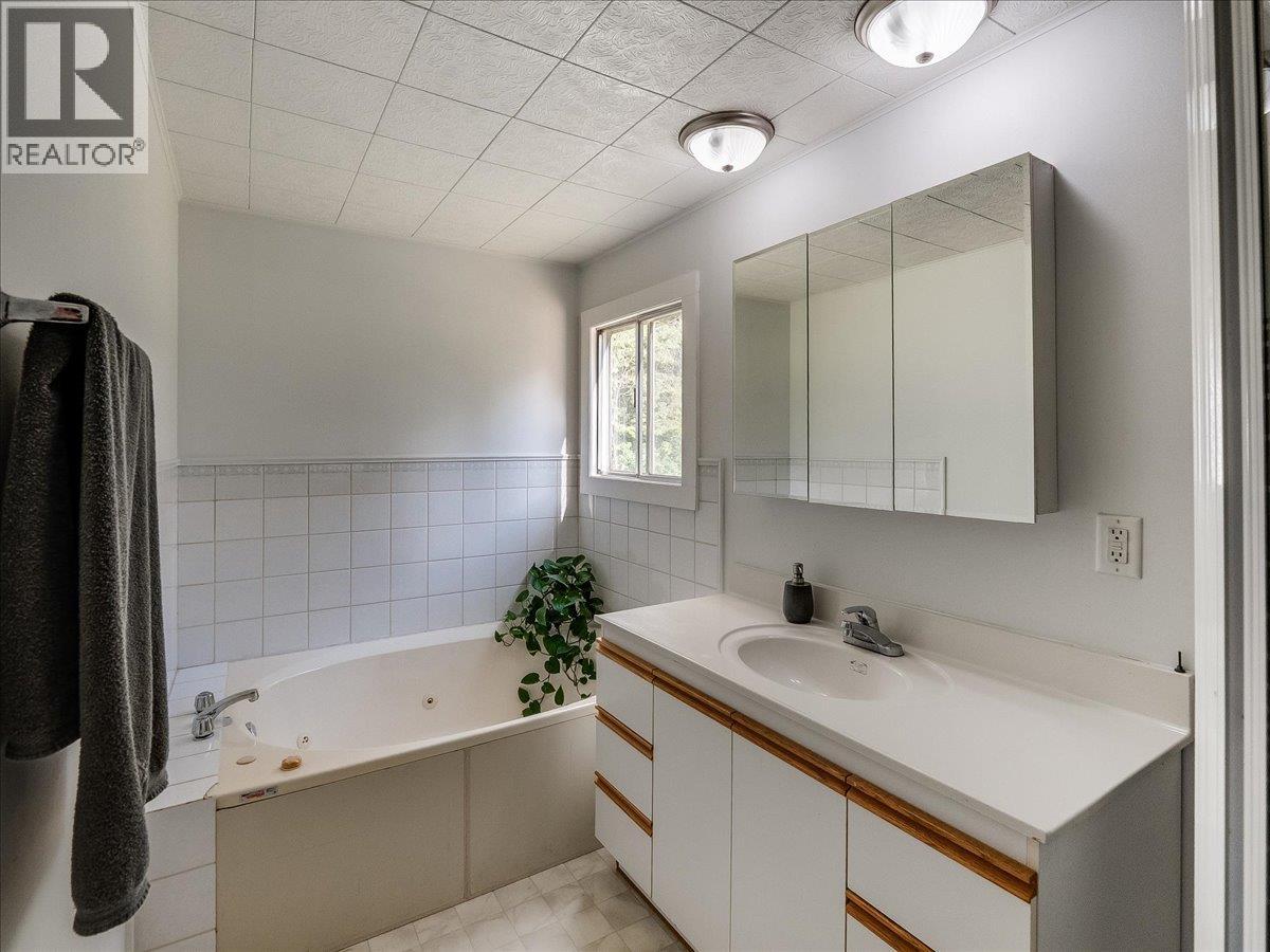 2875 Lower Six Mile Road, Nelson, British Columbia V1L 6L7 - Photo 27 - 10390151