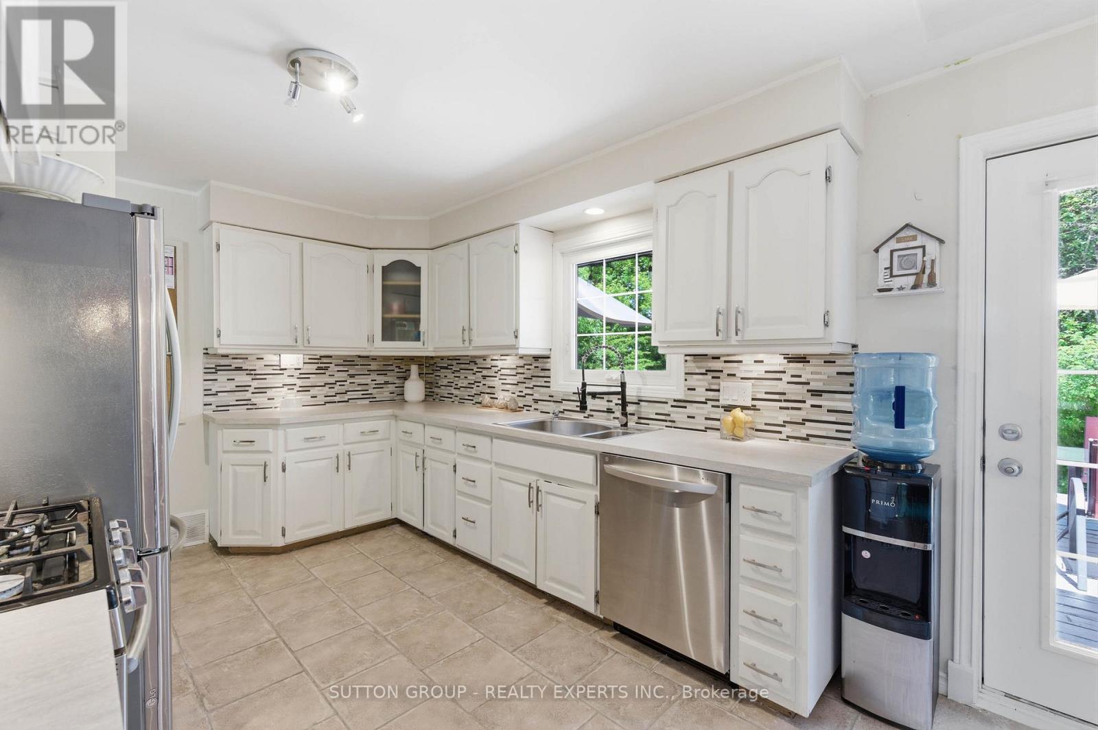 6 Gerrard Avenue, Cambridge, Ontario  N3C 2R6 - Photo 6 - X13250750