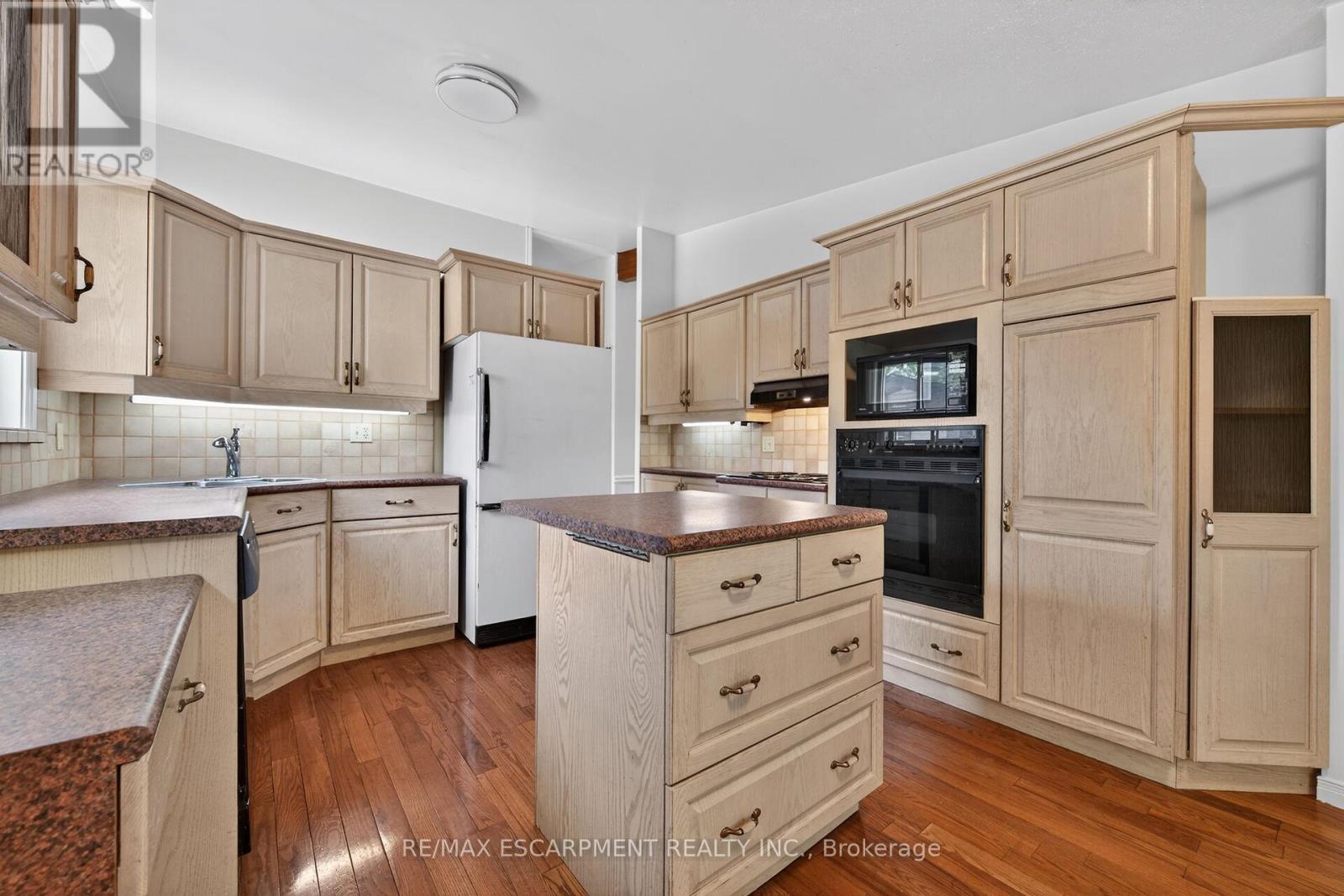 217 West 15th Street, Hamilton, Ontario  L9C 4B4 - Photo 14 - X13251090