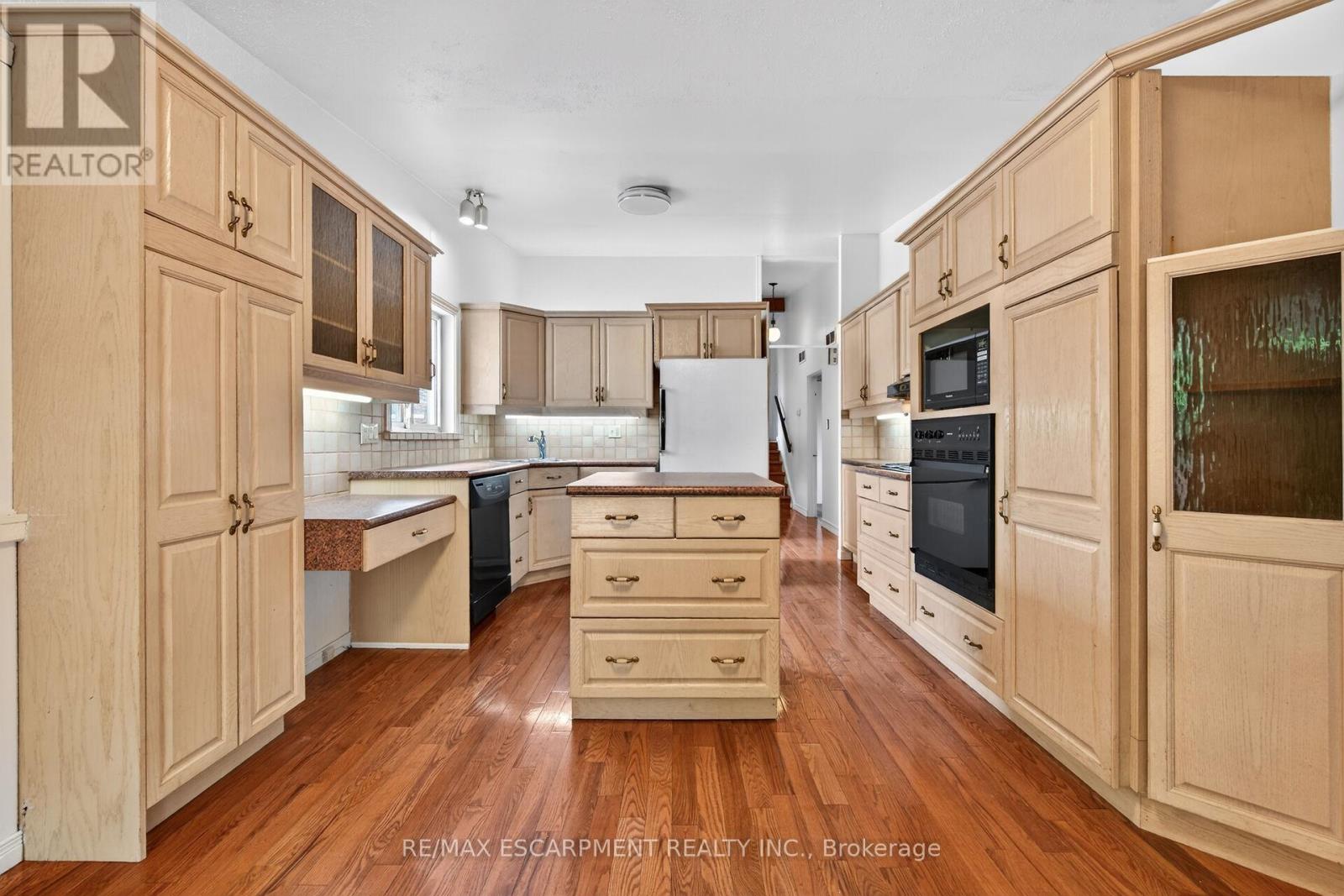 217 West 15th Street, Hamilton, Ontario  L9C 4B4 - Photo 15 - X13251090