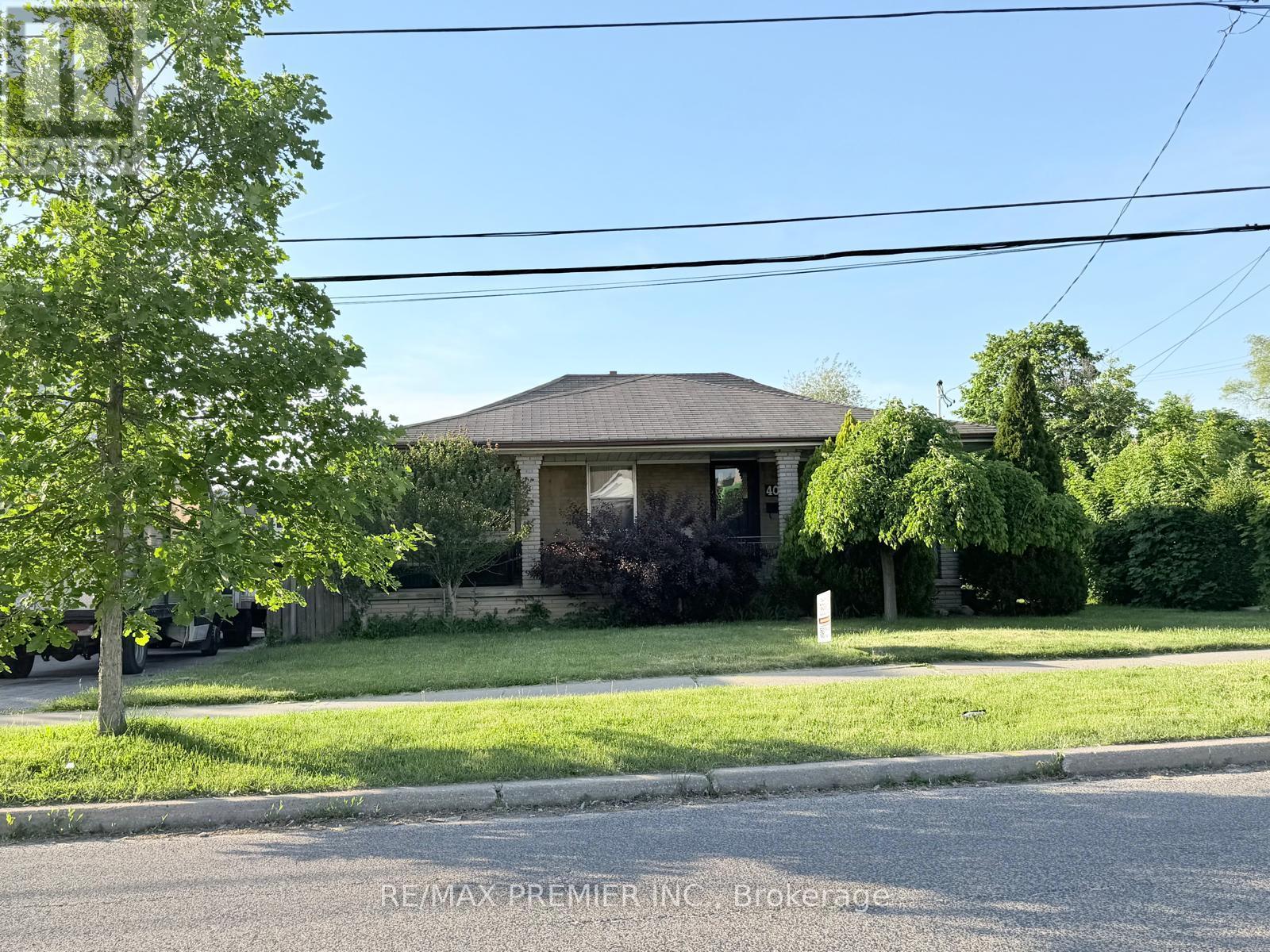 BSMT - 404 RUSTIC ROAD, Toronto, Ontario