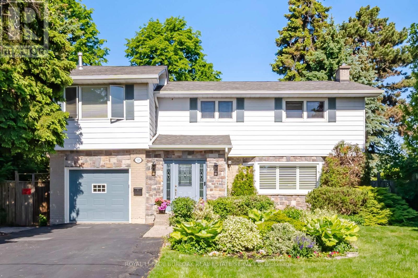 525 GRAND BOULEVARD, Oakville, Ontario