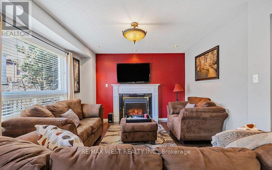 56 Lockheed Crescent, Brampton, Ontario  L7A 3G4 - Photo 4 - W13251520