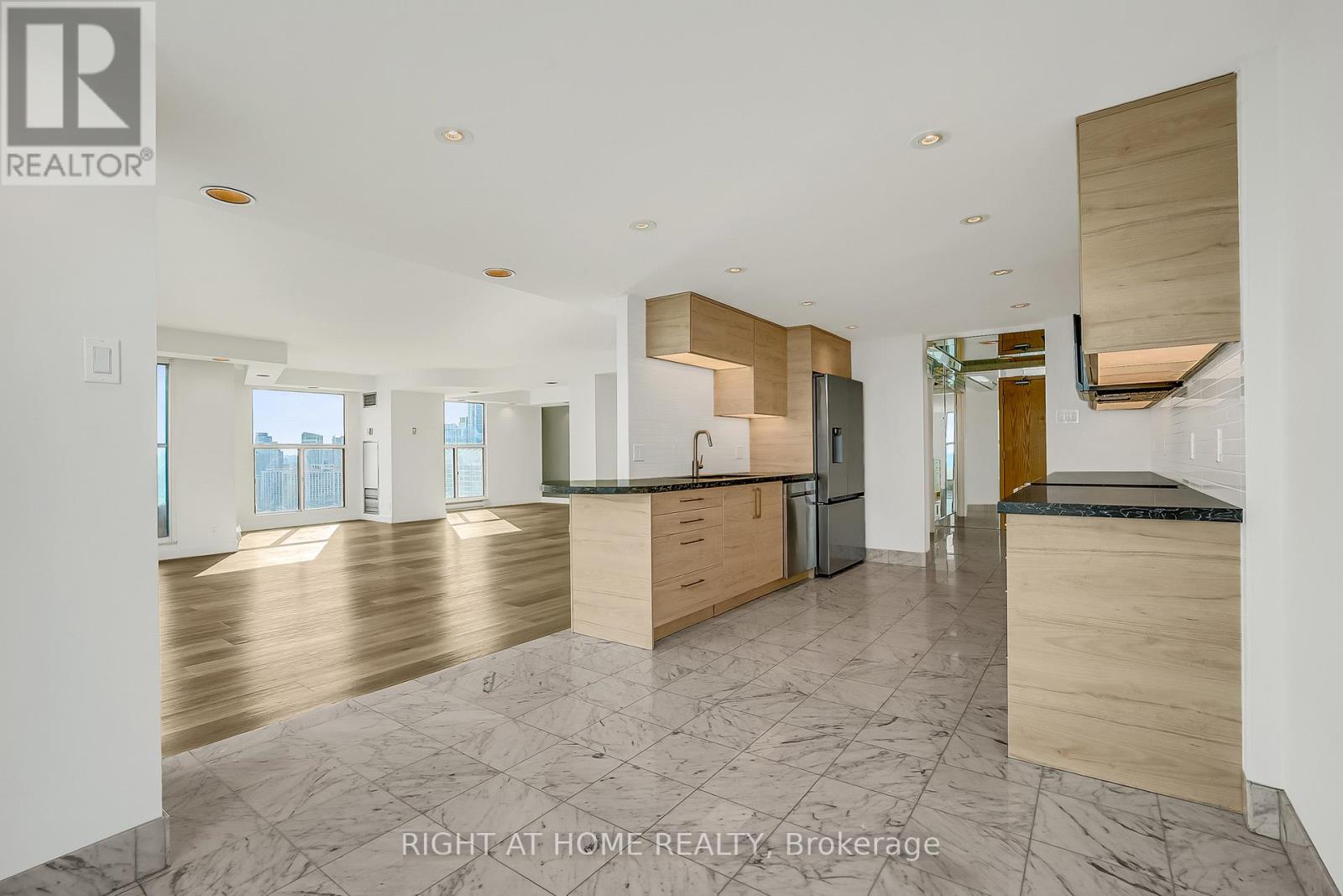3008 - 99 Harbour Square, Toronto, Ontario  M5J 2H2 - Photo 16 - C13223720