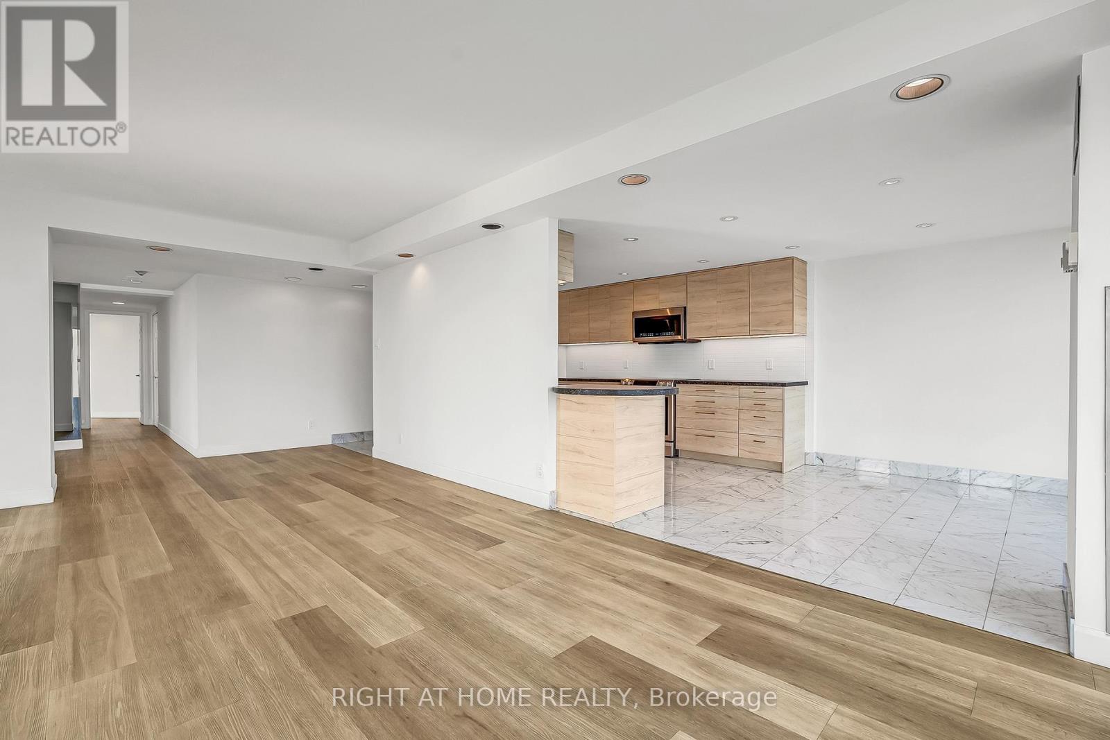 3008 - 99 Harbour Square, Toronto, Ontario  M5J 2H2 - Photo 11 - C13223720