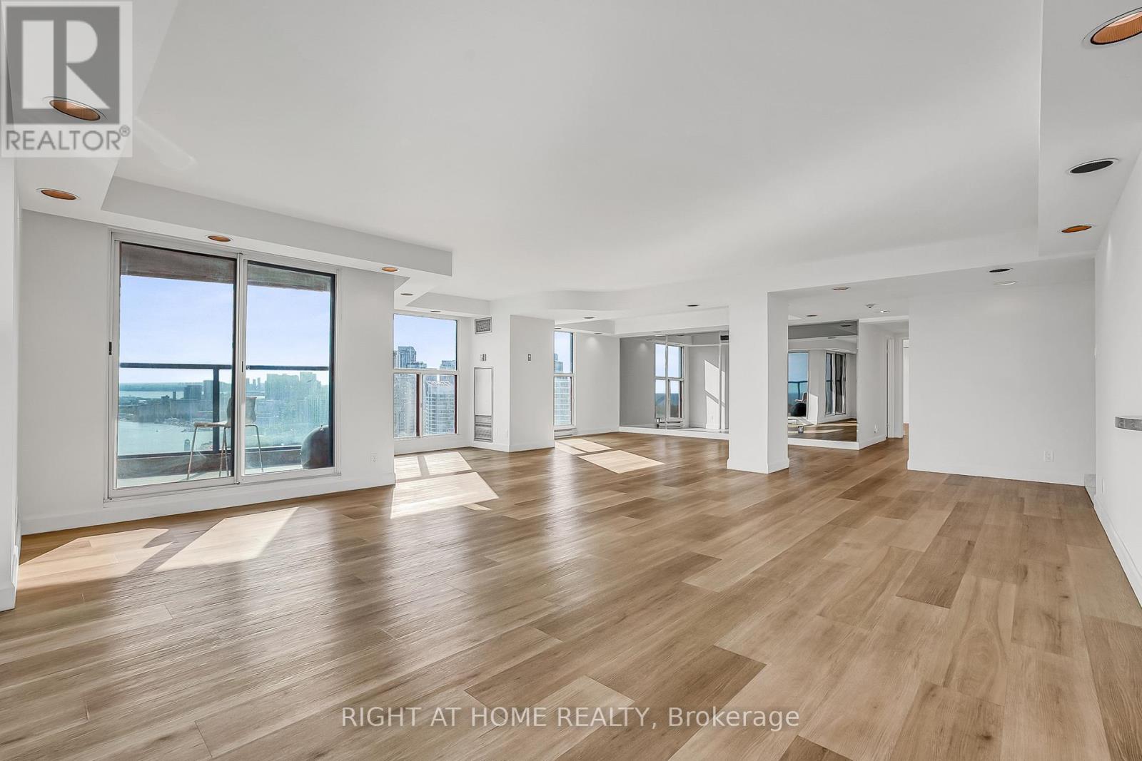 3008 - 99 Harbour Square, Toronto, Ontario  M5J 2H2 - Photo 8 - C13223720