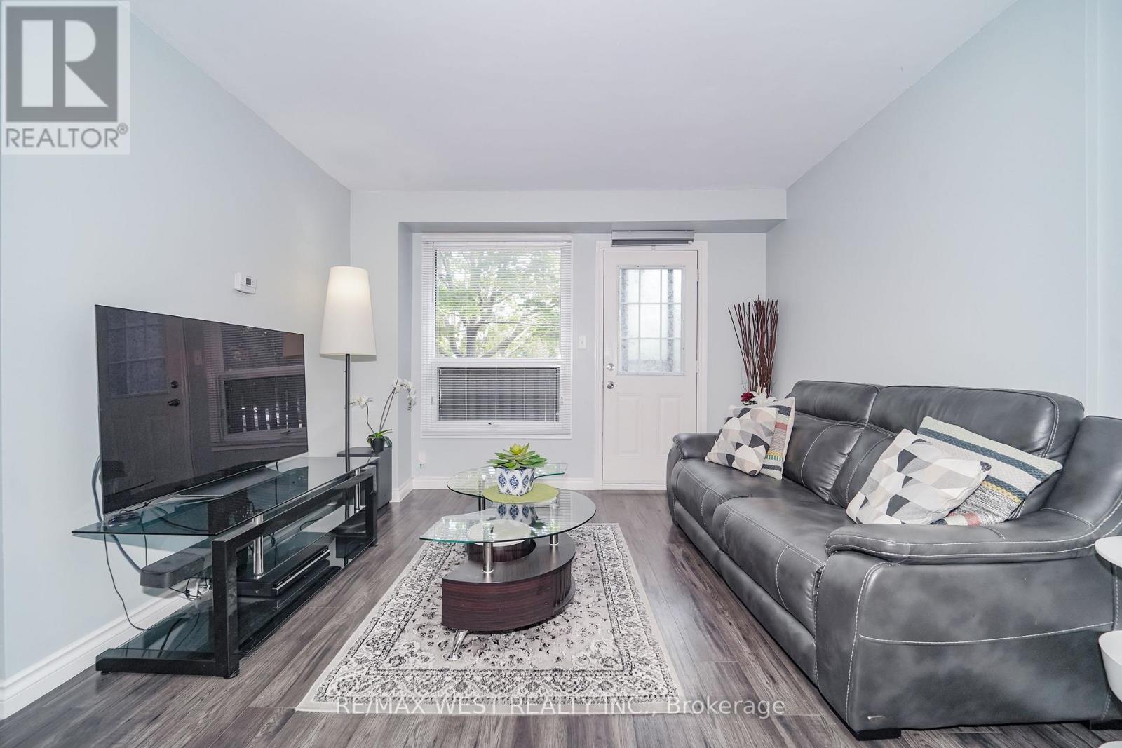 105 - 960 Glen Street, Oshawa, Ontario  L1J 6E8 - Photo 2 - E13251928