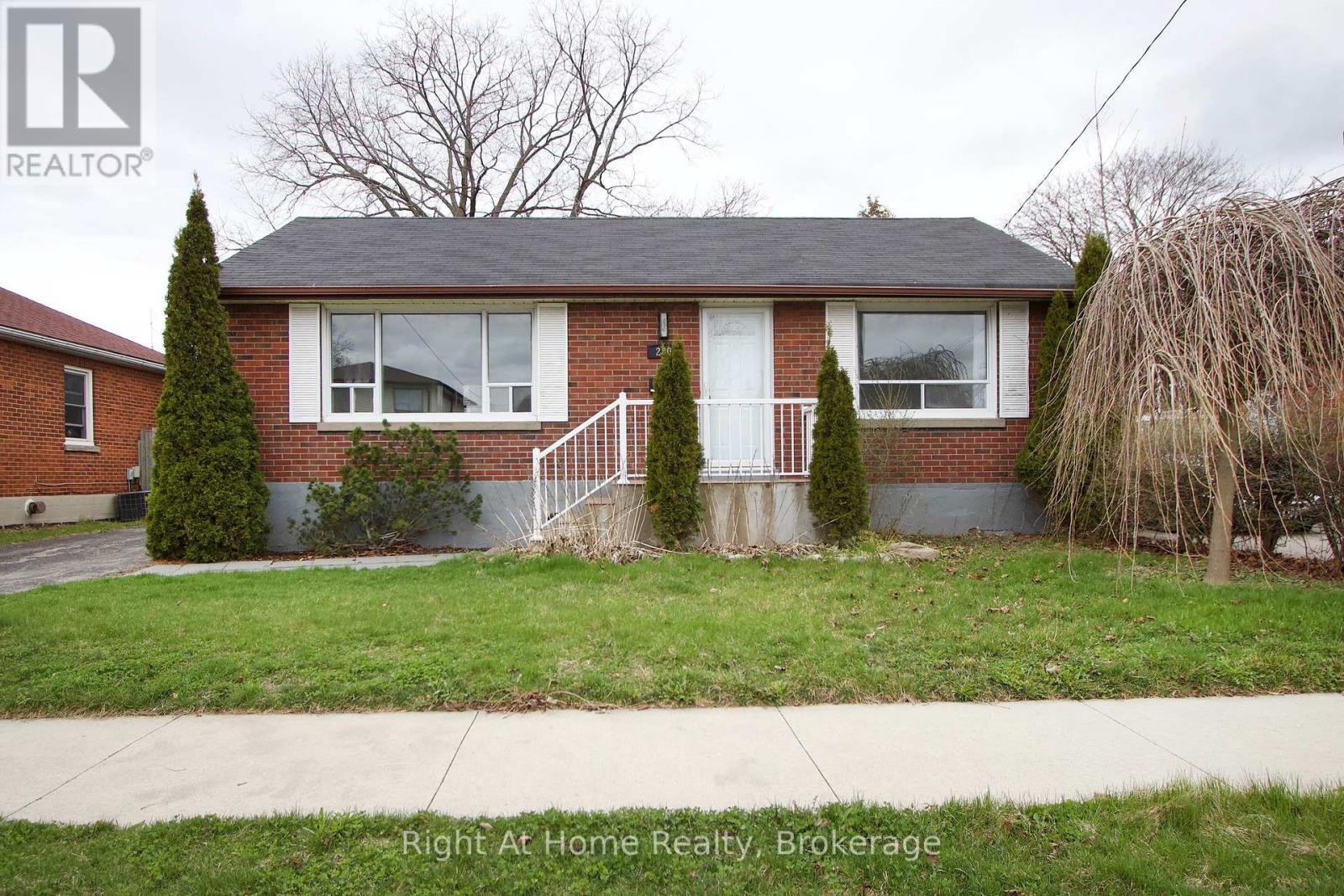 280 Highland Avenue, Oshawa, Ontario  L1H 6A9 - Photo 2 - E13251528