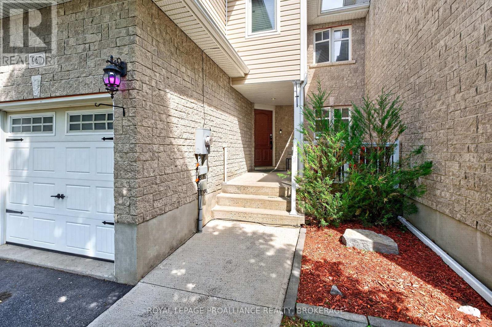 960 Swanfield Street, Kingston, Ontario  K7M 0A5 - Photo 2 - X13249908
