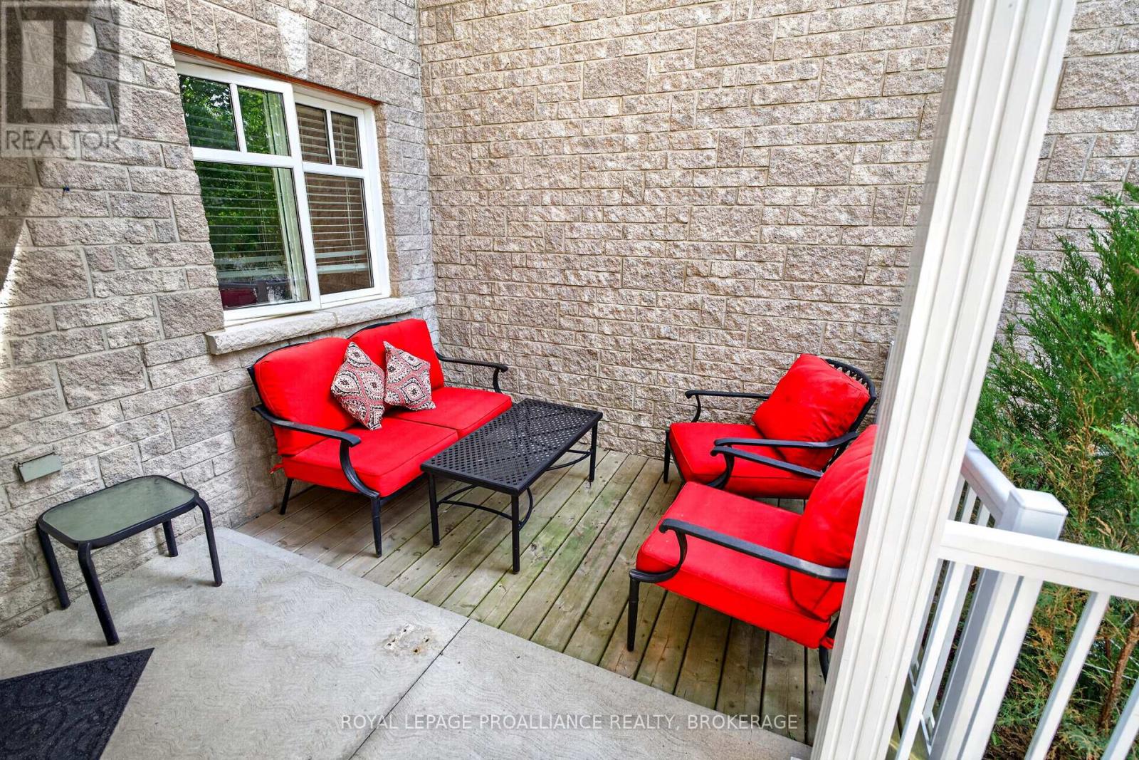960 Swanfield Street, Kingston, Ontario  K7M 0A5 - Photo 3 - X13249908