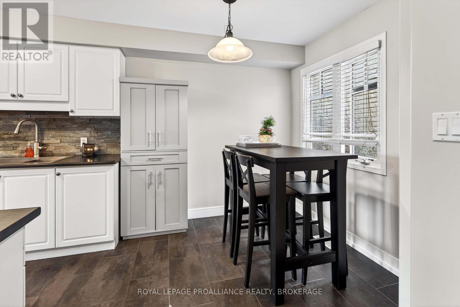 960 Swanfield Street, Kingston, Ontario  K7M 0A5 - Photo 8 - X13249908