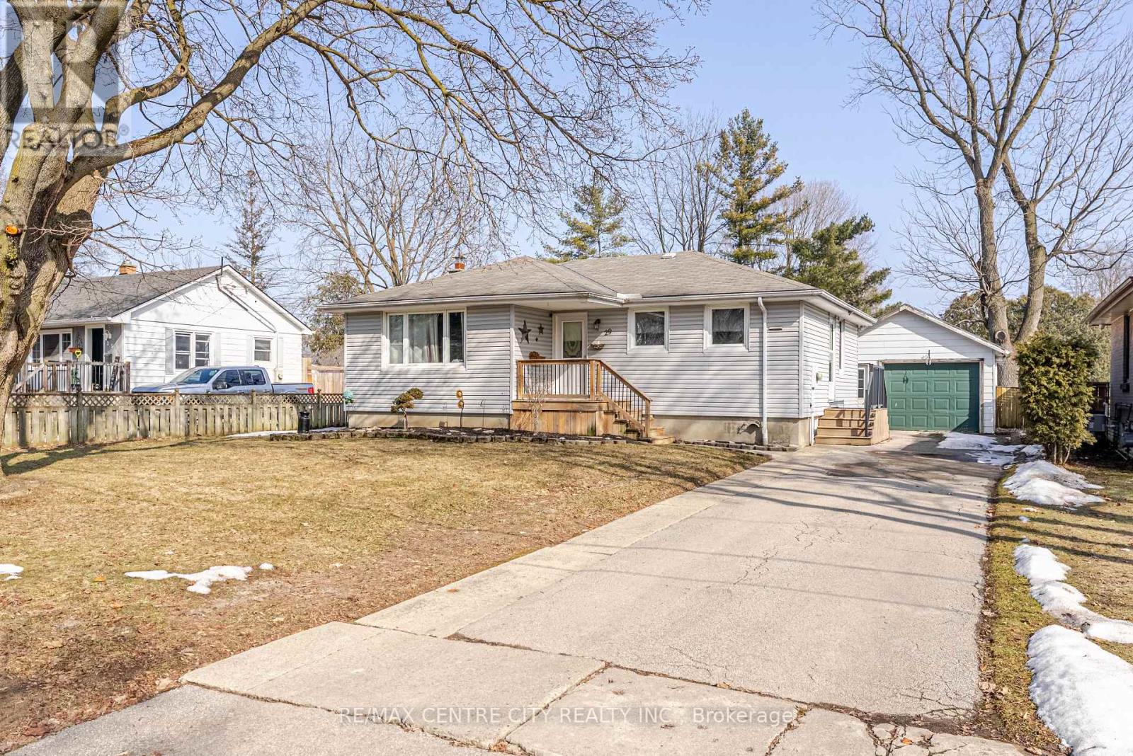 29 York Street, Aylmer, Ontario  N5H 2G8 - Photo 2 - X13255804