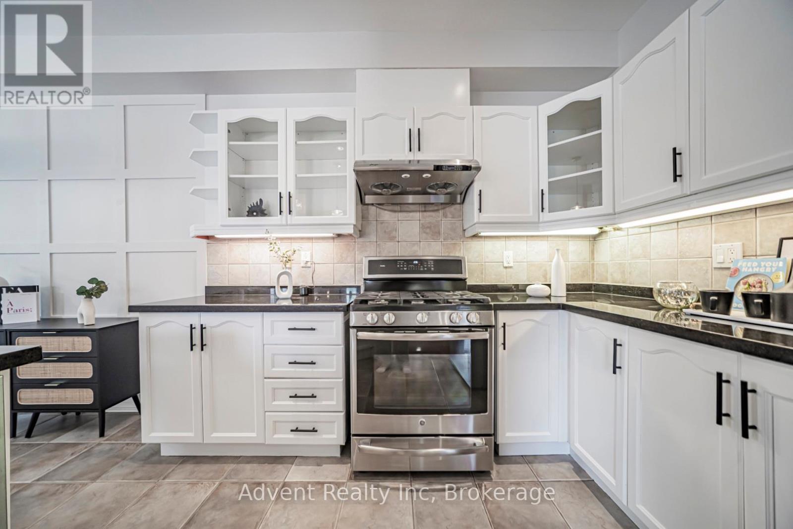 2 Albert Baily Way, Markham, Ontario  L3R 5P5 - Photo 11 - N13251910