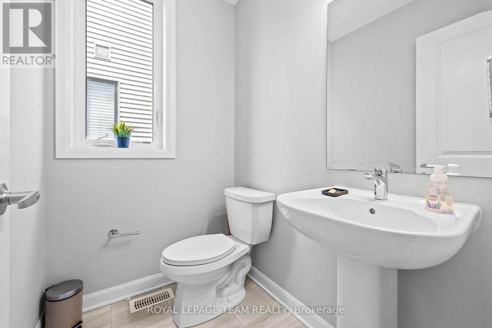 301 Elsie Macgill Walk, Ottawa, Ontario  K2W 0L1 - Photo 10 - X13253794