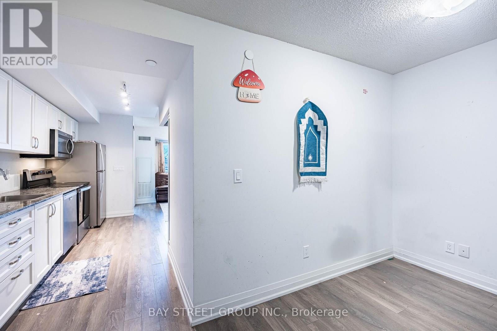 20 Meadowglen Place, Toronto, Ontario  M1G 0A9 - Photo 6 - E13256798
