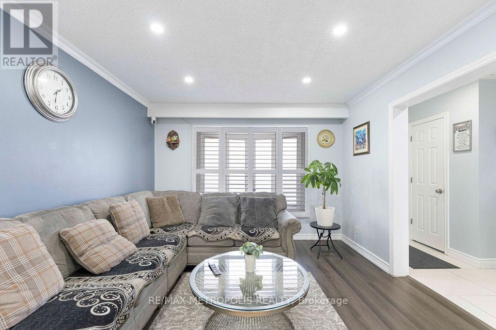 42 Gulliver Crescent, Brampton, Ontario  L6S 1S9 - Photo 4 - W13249854