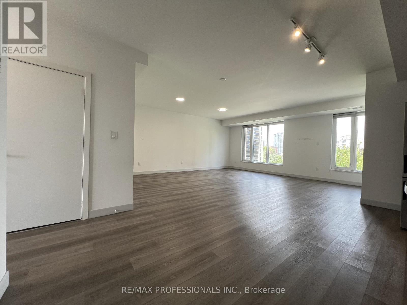 305 - 37 Antrim Crescent, Toronto, Ontario  M1P 0E8 - Photo 9 - E13211748