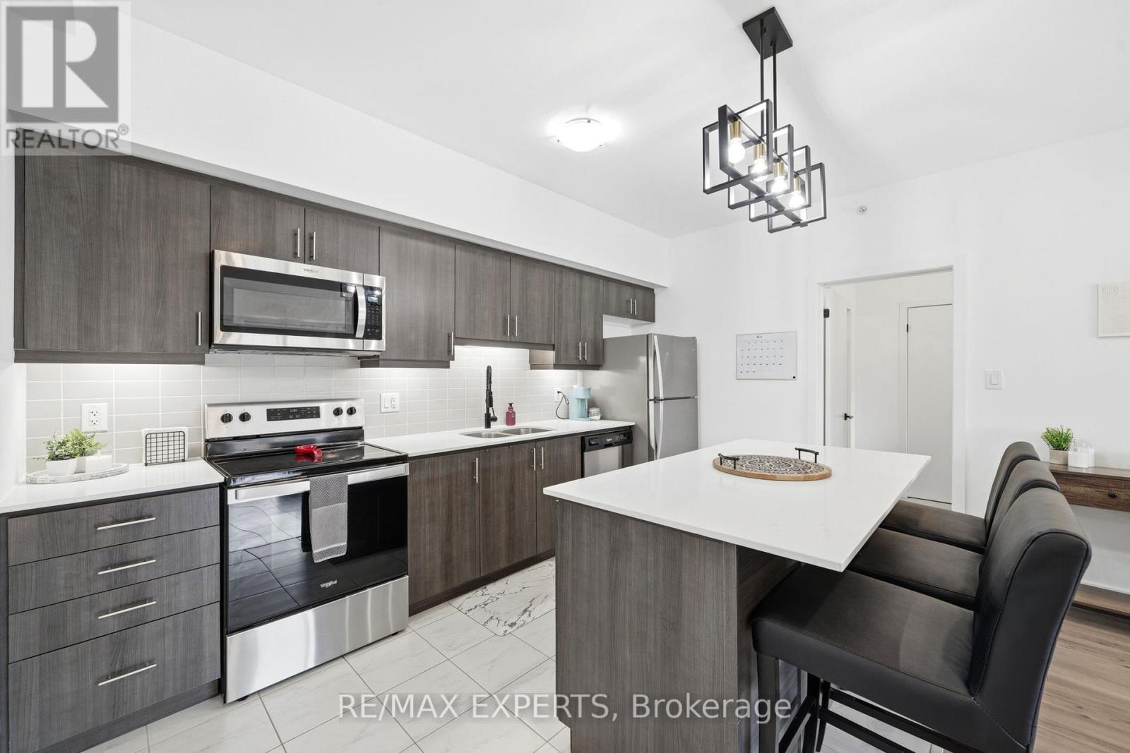 103 - 4 SPICE WAY, Barrie, Ontario
