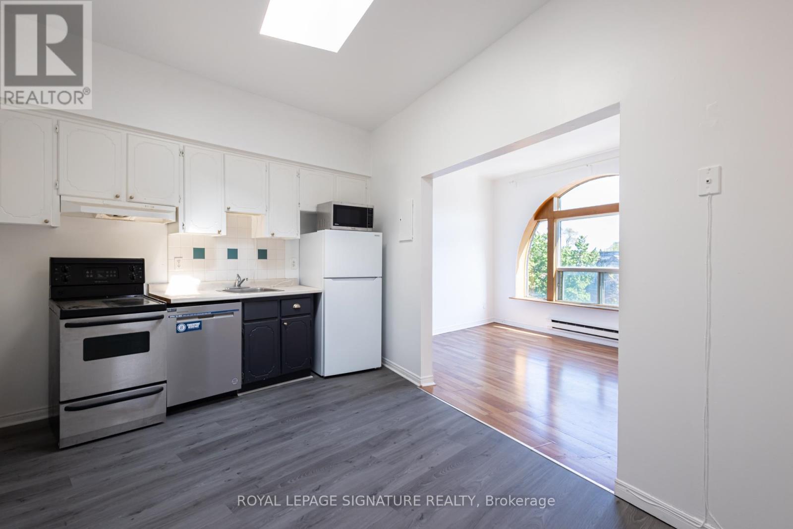3 - 3040 Dundas Street W, Toronto, Ontario  M6P 1Z3 - Photo 4 - W13253214