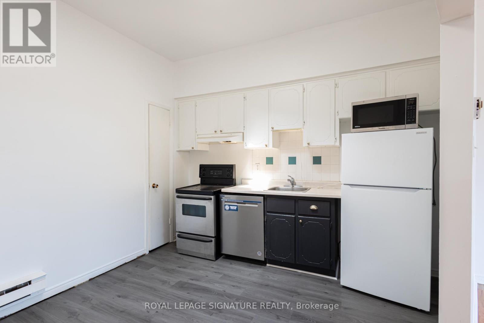 3 - 3040 Dundas Street W, Toronto, Ontario  M6P 1Z3 - Photo 5 - W13253214