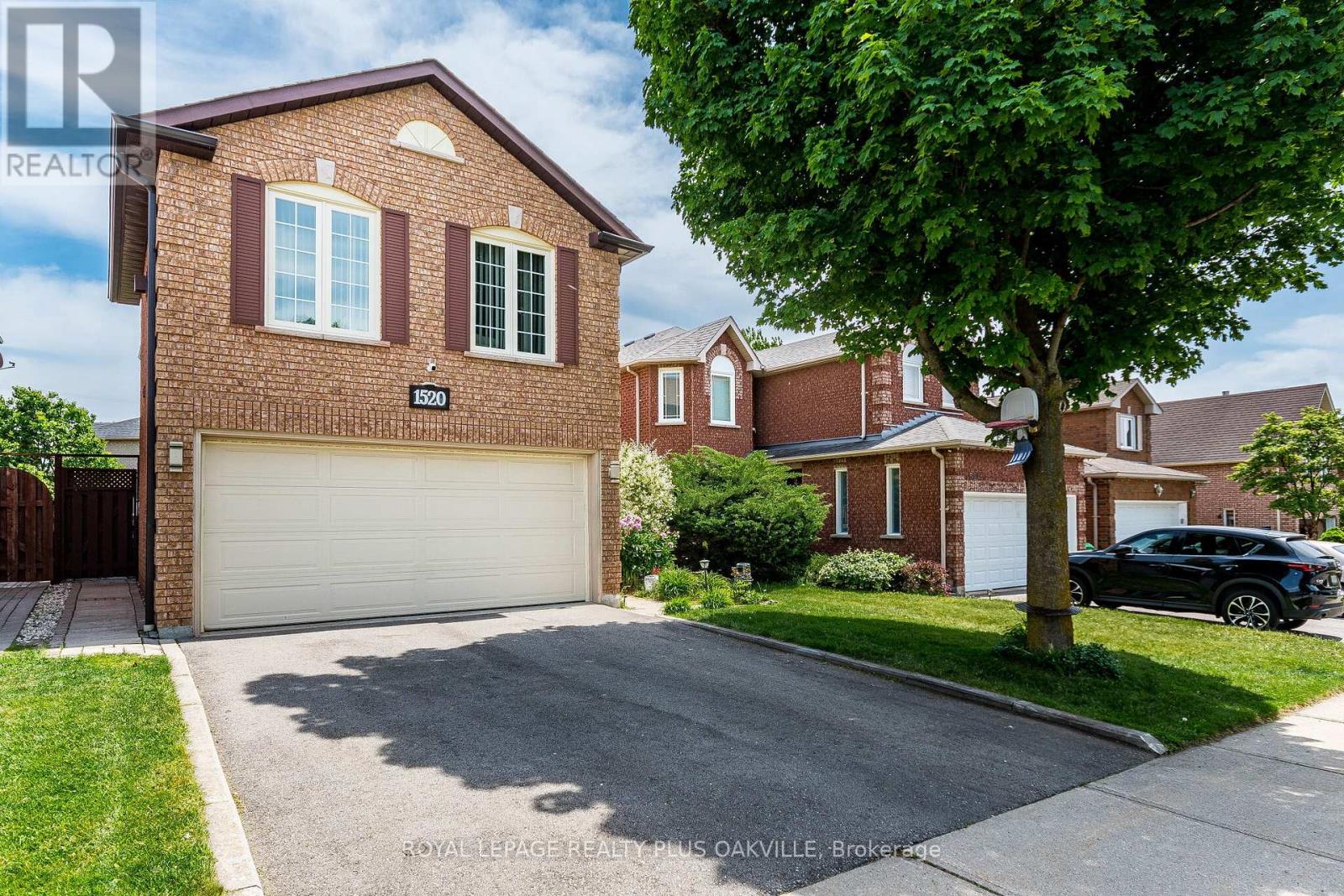 1520 Roseway Drive, Mississauga, Ontario  L5M 5M5 - Photo 2 - W13254318
