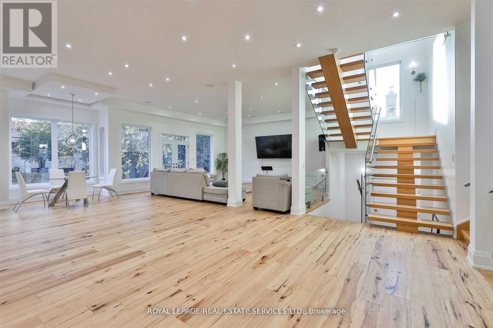 61 Dane Avenue, Toronto, Ontario  M6A 1G4 - Photo 11 - W13254624