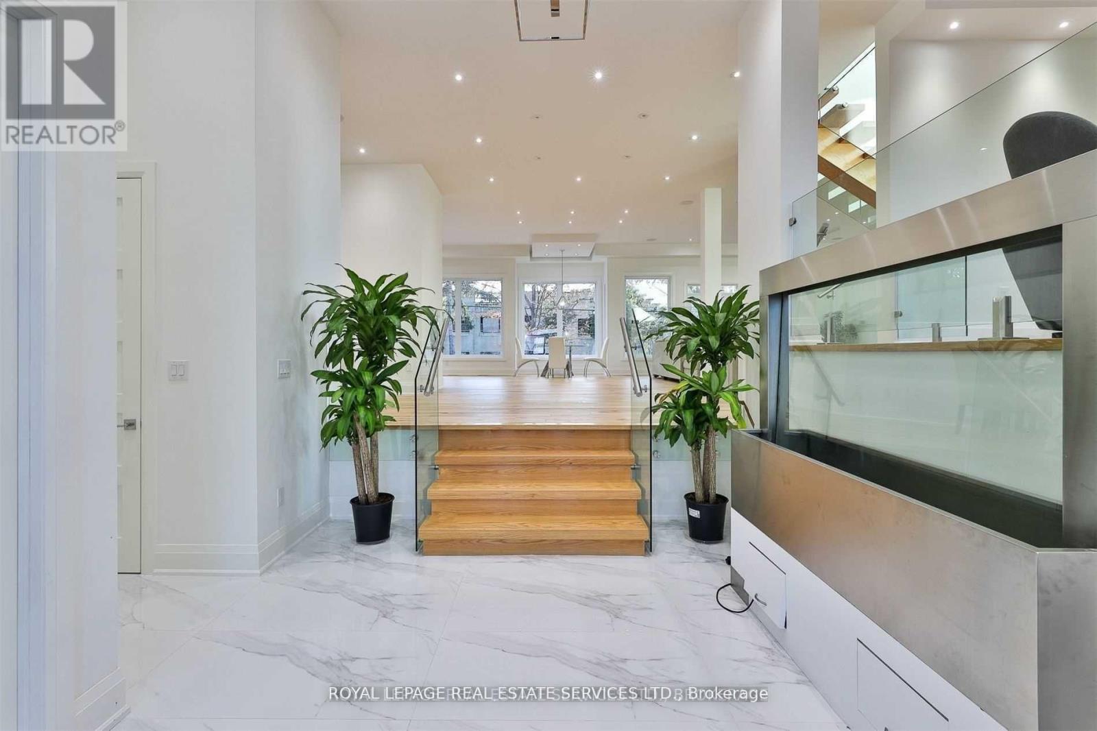61 Dane Avenue, Toronto, Ontario  M6A 1G4 - Photo 3 - W13254624