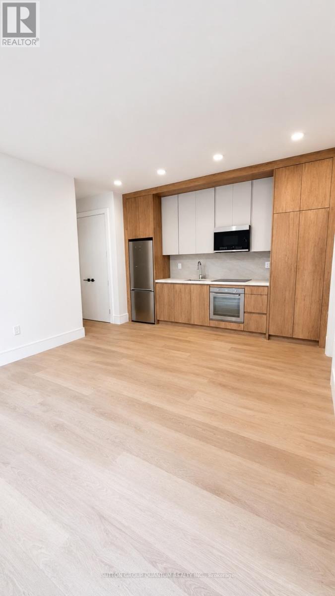 #4 - 43 Elmwood Avenue N, Mississauga, Ontario  L5G 3K1 - Photo 5 - W13255590