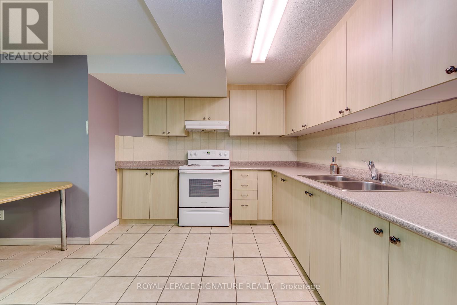Bsmt - 7197 Terragar Boulevard, Mississauga, Ontario  L5N 7L9 - Photo 11 - W13256478