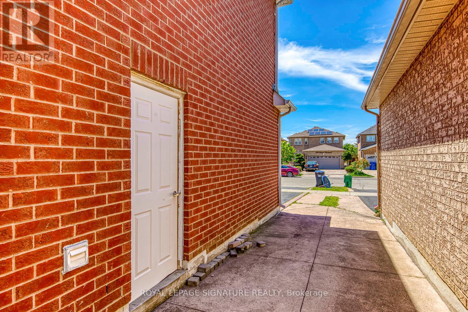 Bsmt - 7197 Terragar Boulevard, Mississauga, Ontario  L5N 7L9 - Photo 2 - W13256478